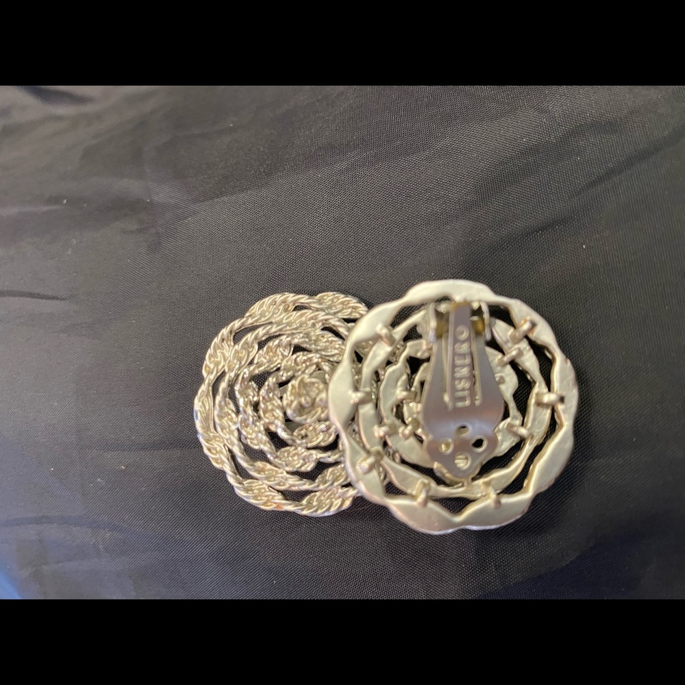 Linser clip on earrings